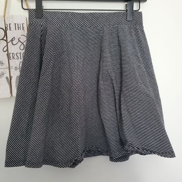 Women's SO Black and White Striped Mini Skater Skirt Size Medium - Picture 1 of 6